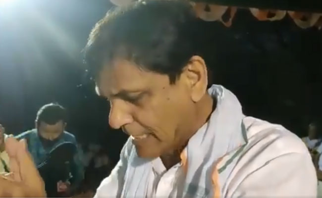 बिहार चुनाव : 'रक्षा की विनती करता हूं...', जब सभा में 'रक्षा मंत्र' जपने लगे केंद्रीय मंत्री नित्यानंद राय, देखें VIDEO