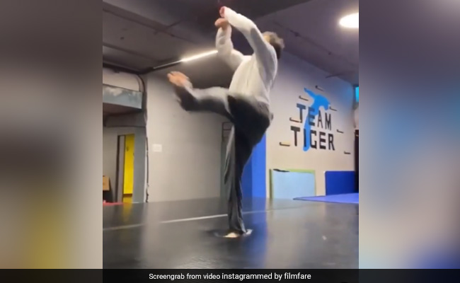 टाइगर श्रॉफ ने मास्क लगाकर किया ऐसा स्टंट, फैंस ने कहा- आग लगा दी...