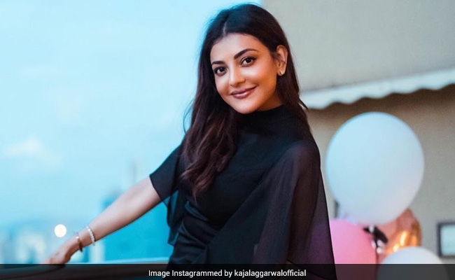 काजल अग्रवाल ने यूं फ्लॉन्ट की अपनी इंगेजमेंट रिंग, खूब वायरल हो रहा Video