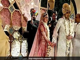 काजल अग्रवाल ने बॉयफ्रेंड संग यूं लिए सात फेरे, देखें वायरल Photos काजल अग्रवाल ने बॉयफ्रेंड संग यूं लिए सात फेरे, देखें वायरल Photos