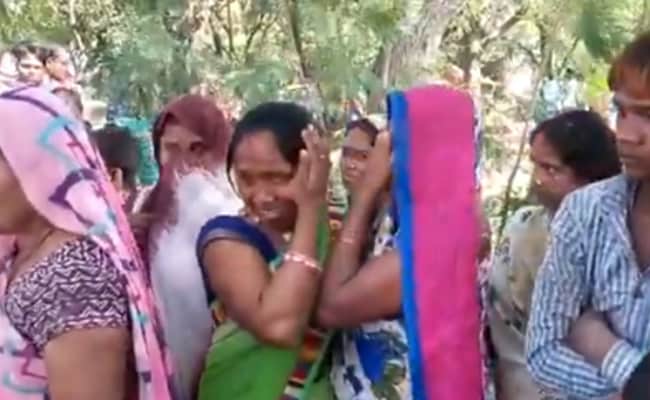 UP: अमेठी में दलित ग्राम प्रधान के पति को जिंदा जलाया, पुलिस ने तीन लोगों को किया गिरफ्तार UP: अमेठी में दलित ग्राम प्रधान के पति को जिंदा जलाया, पुलिस ने तीन लोगों को किया गिरफ्तार