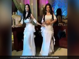 नागिन एक्ट्रेस सुरभि चंदना ने व्हाइट ड्रेस में 'नाच मेरी लैला' पर किया धमाकेदार डांस, देखें VIDEO नागिन एक्ट्रेस सुरभि चंदना ने व्हाइट ड्रेस में 'नाच मेरी लैला' पर किया धमाकेदार डांस, देखें VIDEO