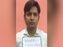 दिल्ली में फ्लैट बुकिंग और लकी ड्रा के नाम पर ठगी करने के आरोप में एक शख्स गिरफ्तार दिल्ली में फ्लैट बुकिंग और लकी ड्रा के नाम पर ठगी करने के आरोप में एक शख्स गिरफ्तार