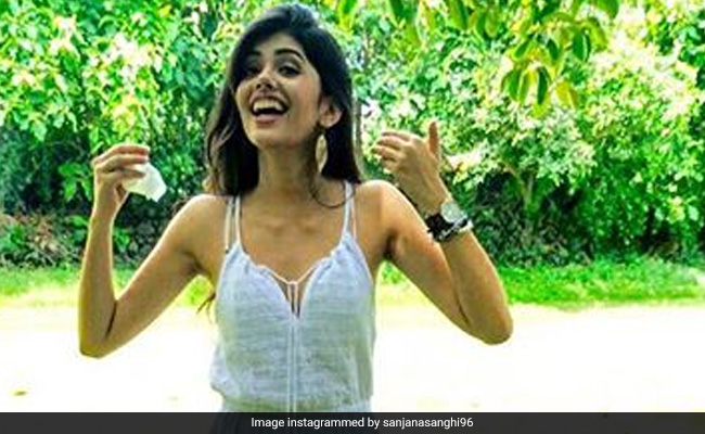 Sanjana Sanghi's Epic Reaction To A Question Asked On <i>Kaun Banega Crorepati 12</i> About Her