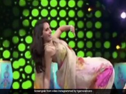 Nora Fatehi ने साड़ी में यूं किया 'साकी साकी' पर धमाकेदार डांस, खूब धूम मचा रहा है Video Nora Fatehi ने साड़ी में यूं किया 'साकी साकी' पर धमाकेदार डांस, खूब धूम मचा रहा है Video