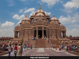 अक्षरधाम मंदिर 200 दिन तक बंद रहने के बाद श्रद्धालुओं के लिए खुला अक्षरधाम मंदिर 200 दिन तक बंद रहने के बाद श्रद्धालुओं के लिए खुला