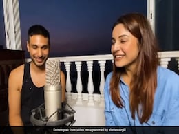 शहनाज गिल ने यूं खूबसूरत अंदाज में गाया 'दिल दिया गल्लां', Video देख फैंस बोले- बेस्ट सिंगर... शहनाज गिल ने यूं खूबसूरत अंदाज में गाया 'दिल दिया गल्लां', Video देख फैंस बोले- बेस्ट सिंगर...