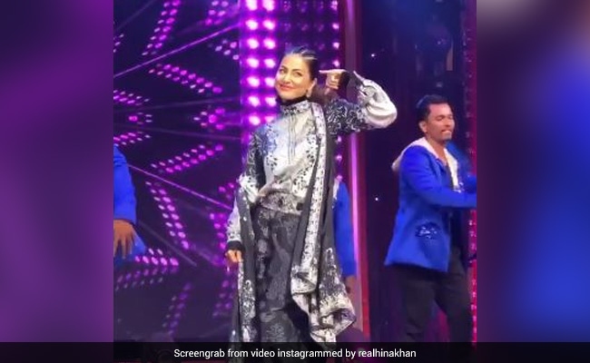 हिना खान का Video हुआ वायरल, 'क्या बात है' पर धमाकेदार स्टेज परफॉर्मेंस देती आईं नजर