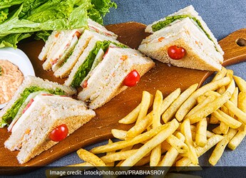 2 Ways Chicken Salami Sandwich: Make A Delicious Sandwich For A Quick Breakfast 2 Ways Chicken Salami Sandwich: Make A Delicious Sandwich For A Quick Breakfast