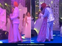 Neha Kakkar और Rohanpreet Singh ने 'मिले हो तुम हमको' पर किया रोमांटिक डांस, खूब Viral हो रहा है Video Neha Kakkar और Rohanpreet Singh ने 'मिले हो तुम हमको' पर किया रोमांटिक डांस, खूब Viral हो रहा है Video