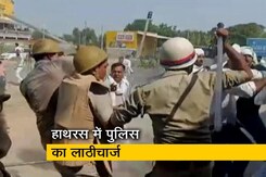 पीड़ित परिवार से मिले समाजवादी पार्टी के नेता पीड़ित परिवार से मिले समाजवादी पार्टी के नेता