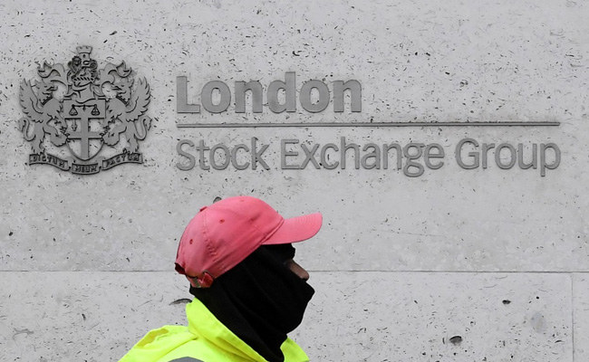 कोविड-19 के मामले बढ़ने के कारण ब्रिटेन के प्रधानमंत्री लॉकडाउन लागू करने पर कर रहे विचार