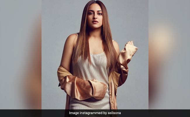 Sonakshi Sinha Shows Us The Right Way To Rock Loungewear At Home