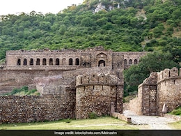 भारत की 5 रहस्यमयी जगह जहां डर का बना रहता है माहौल, लेकिन फिर भी हजारों की संख्या में हर साल जाते हैं लोग भारत की 5 रहस्यमयी जगह जहां डर का बना रहता है माहौल, लेकिन फिर भी हजारों की संख्या में हर साल जाते हैं लोग