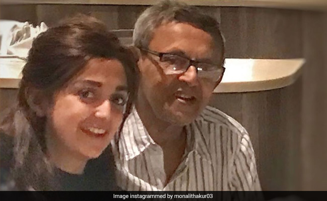 "Don't Know How To Bear The Pain," Writes Singer Monali After Dad Shakti Thakur's Death