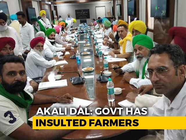 Farmers Leave Meeting Over Minister's Absence, Tear Copies Of Farm Laws