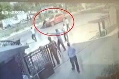 On Camera, Jaipur Cop Clings To Speeding Car's Bonnet for 2 km, Jumps Off On Camera, Jaipur Cop Clings To Speeding Car's Bonnet for 2 km, Jumps Off