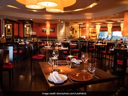 Restaurants In Poland Deny Entry To Unvaccinated People Amid COVID Surge Restaurants In Poland Deny Entry To Unvaccinated People Amid COVID Surge