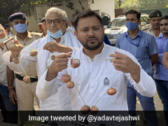Tejashwi Yadav's 'Onion Garland' For BJP In Last Mile Of Bihar Campaign