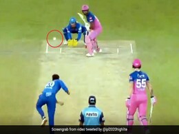 IPL 2020: संजू सैमसन ने जड़ा ऐसा तूफानी छक्का, खड़े होकर शेन वॉर्न ने किया कुछ ऐसा... देखें Video IPL 2020: संजू सैमसन ने जड़ा ऐसा तूफानी छक्का, खड़े होकर शेन वॉर्न ने किया कुछ ऐसा... देखें Video