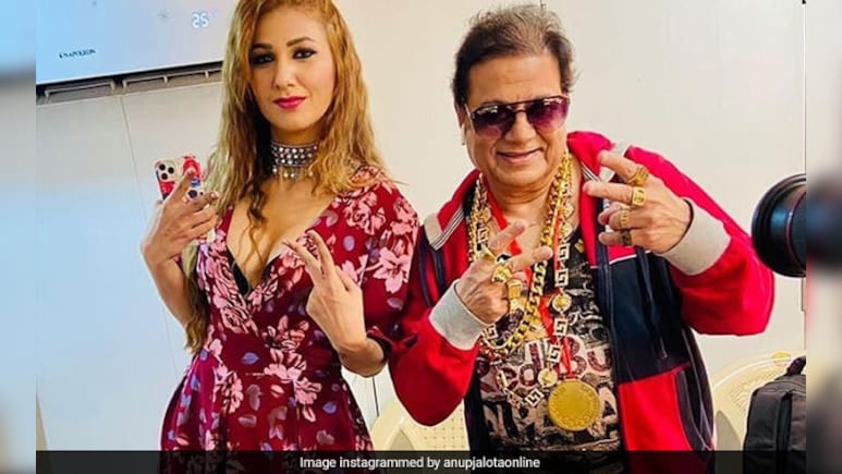 36 साल बड़े सिंगर के साथ रिश्ते को कहा रोमांटिक, एक्ट्रेस को हुआ रियलिटी शो में फायदा, अनूप जलोटा बोले- मैं समझ गया कोई खेल हुआ है...