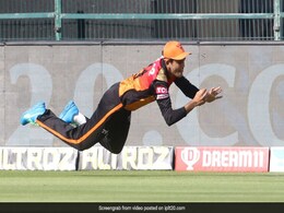 SRH vs KKR: हवा में सुपरमैन बन कर 'Priyam Garg' ने लिया हैरतअंगेज कैच, कप्तान वॉर्नर हुए गद्गद देखें Video SRH vs KKR: हवा में सुपरमैन बन कर 'Priyam Garg' ने लिया हैरतअंगेज कैच, कप्तान वॉर्नर हुए गद्गद देखें Video