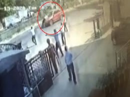 On Camera, Jaipur Cop Clings To Speeding Car's Bonnet for 2 km, Jumps Off On Camera, Jaipur Cop Clings To Speeding Car's Bonnet for 2 km, Jumps Off