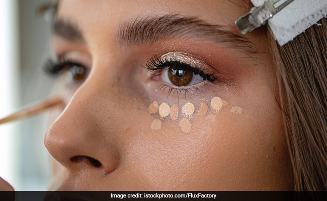 10 Top Concealers To Reduce Dark Circles, Blemishes And Scarring With Face Makeup