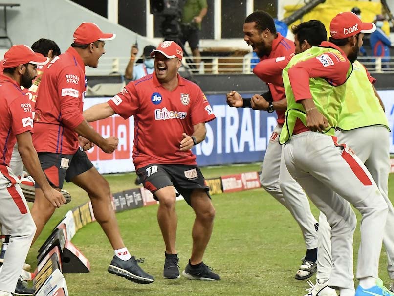 IPL 2020, KKR vs KXIP: Sunil Gavaskar Feels Anil Kumble's Fighting Spirit Has Been Transferred To Kings XI Punjab