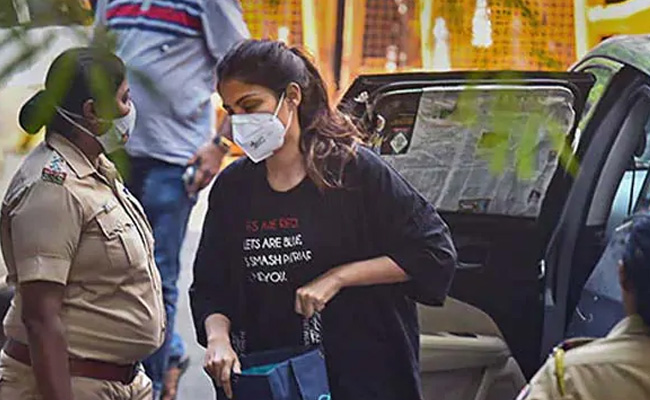 रिया चक्रवर्ती को मिली जमानत तो हुमा कुरैशी ने किया ट्वीट, लिखा- सभी को माफी मांगनी चाहिए...