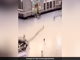 Saudi Man Rams Car At Outer Wall Of Mecca's Grand Mosque, Arrested Saudi Man Rams Car At Outer Wall Of Mecca's Grand Mosque, Arrested