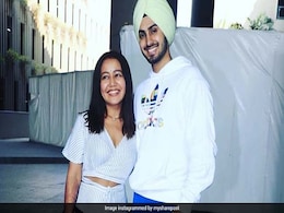 Neha Kakkar और रोहनप्रीत सिंह मुंबई एयरपोर्ट पर यूं आए नजर, Video हुआ वायरल Neha Kakkar और रोहनप्रीत सिंह मुंबई एयरपोर्ट पर यूं आए नजर, Video हुआ वायरल