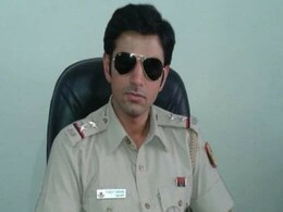 छेड़खानी के आरोप में दिल्ली पुलिस का सब-इंस्पेक्टर गिरफ्तार, पहले भी मिली थी कई शिकायतें छेड़खानी के आरोप में दिल्ली पुलिस का सब-इंस्पेक्टर गिरफ्तार, पहले भी मिली थी कई शिकायतें
