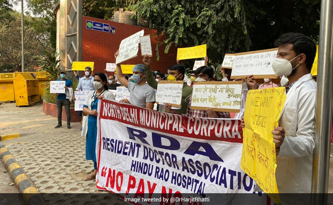 Doctors Of Delhi's Civic Hospitals Protest Over Salary Dues