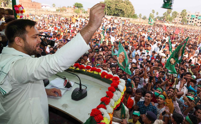 PM पर तेजस्वी का पलटवार- डबल इंजन की सरकार में बेरोजगारी दर 46% क्यों? हर दूसरे घर से पलायन क्यों?