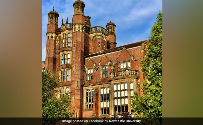 Over 1,800 Students, Staff At North England Universities Test Positive