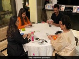 Pics Of Anil Kapoor Playing Rummy With Wife Sunita, Mom Nirmal And Sister Reena Are Fam-Jam Goals Pics Of Anil Kapoor Playing Rummy With Wife Sunita, Mom Nirmal And Sister Reena Are Fam-Jam Goals