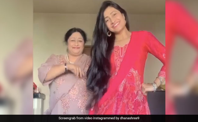 युजवेंद्र चहल की मंगेतर Dhanashree ने मम्मी के साथ माधुरी दीक्षित के गाने पर यूं किया डांस, Video ने मचाई धूम