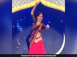 Madhuri Dixit ने 'प्यार किया तो डरना क्या' पर दी जबरदस्त परफॉर्मेंस, 'धक-धक' गर्ल के Video ने मचाई धूम Madhuri Dixit ने 'प्यार किया तो डरना क्या' पर दी जबरदस्त परफॉर्मेंस, 'धक-धक' गर्ल के Video ने मचाई धूम