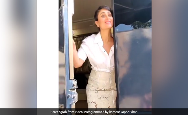 Peek-A-Boo: Pregnant Kareena Kapoor's Mondays Are As "Happy" As She