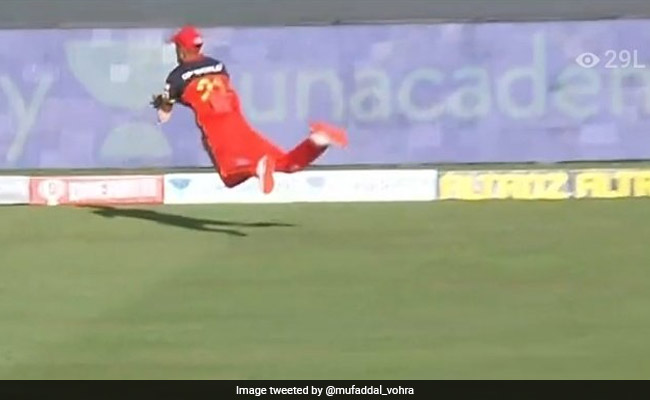 IPL डेब्‍यूटेंट शाहबाज अहमद ने बाउंड्री पर पकड़ा कैच, गेंदबाज को भी यकीन न हुआ...देखें Video