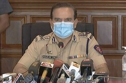 मुंबई पुलिस कमिश्नर परमवीर सिंह बोले - जांच में टीवी रेटिंग में दिखी 'हेरफेर' मुंबई पुलिस कमिश्नर परमवीर सिंह बोले - जांच में टीवी रेटिंग में दिखी 'हेरफेर'