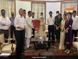 Days After Uddhav Thackeray Spat, Maharashtra Governor BS Koshyari Meets MNS Chief Raj Thackeray Days After Uddhav Thackeray Spat, Maharashtra Governor BS Koshyari Meets MNS Chief Raj Thackeray