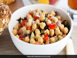 Immunity: This Chickpea-Peanut Salad Is Just What You Need For Your Daily Zinc-Fix Immunity: This Chickpea-Peanut Salad Is Just What You Need For Your Daily Zinc-Fix
