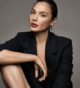 Gal Gadot To Play Cleopatra. Twitter, In Need Of History Lesson, Got One