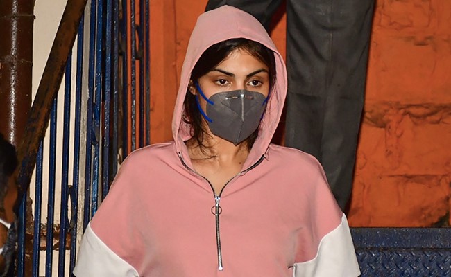 Don't Cancel FIR For Sushant Rajput's Sisters: Rhea Chakraborty To Court