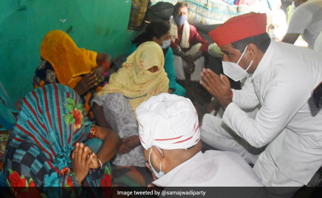 Samajwadi Party Delegation Meets Family Of Hathras Woman, Assures Help