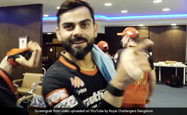 IPL 2020: विराट कोहली ने डिविलियर्स को कहा Alien, जीत के बाद हुई मोतीचूर के लड्डू की पार्टी - देखें Video