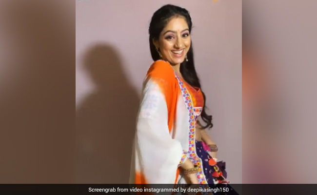 दीपिका सिंह कलरफुल लहंगा पहनकर फाल्गुनी पाठक के गाने पर किया धमाकेदार डांस, देखें VIDEO