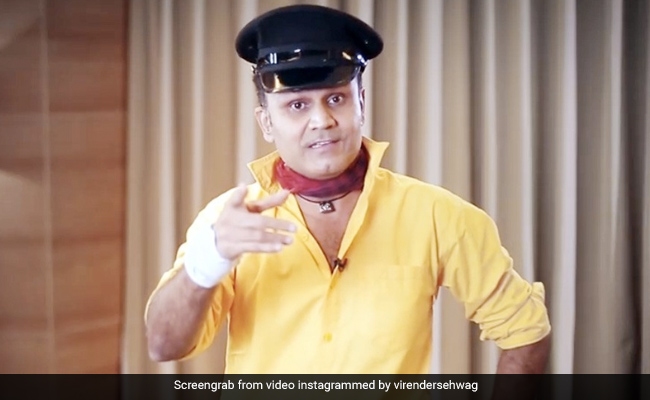 IPL 2020: हरे कपड़े पहन हारी RCB, तो वीरेंद्र सहवाग बोले- 'माही ने पाकिस्तान समझ...' - देखें Video